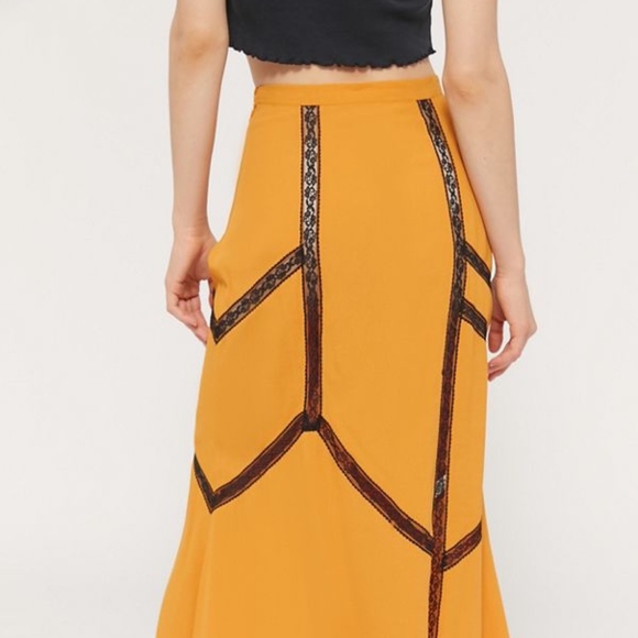 UO Amber Lace Inset Slip Skirt /mi - Picture 4 of 6